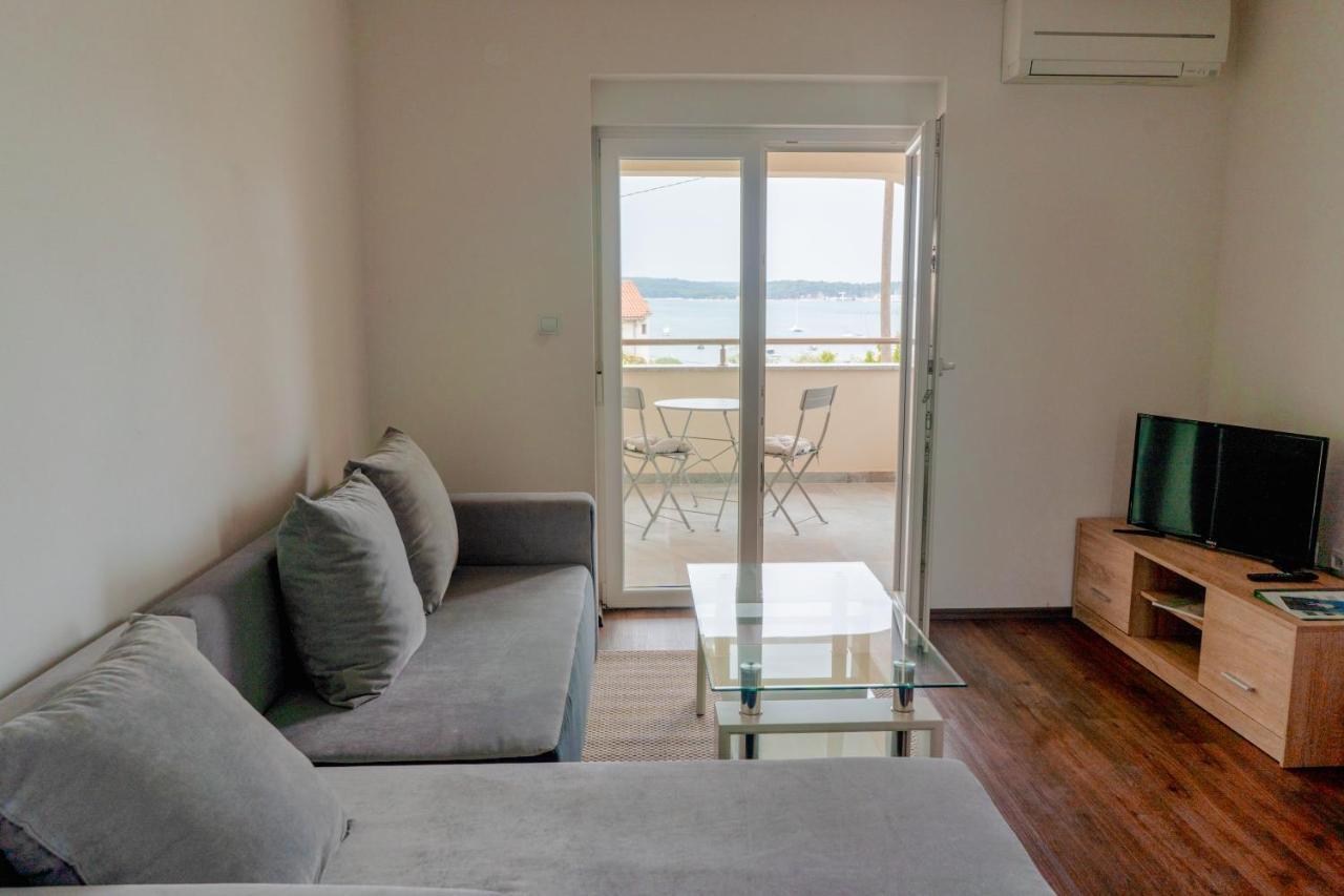 Villa Livi - Luxury Sea View Appartments 梅杜林 外观 照片