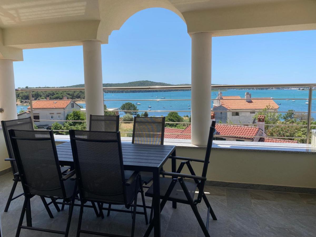 Villa Livi - Luxury Sea View Appartments 梅杜林 外观 照片
